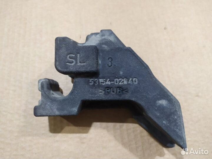 Пыльник крыла левый Toyota Corolla E18 2013