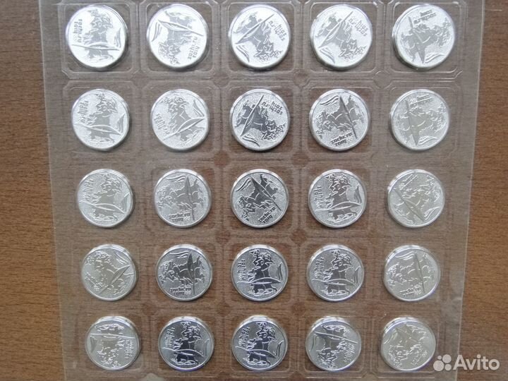 Олимпийские монеты: горы, звери, факел, лучик и сн