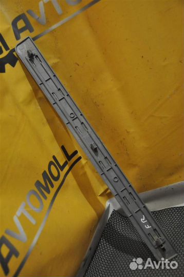 Накладка на порог передняя правая toyota ipsum A