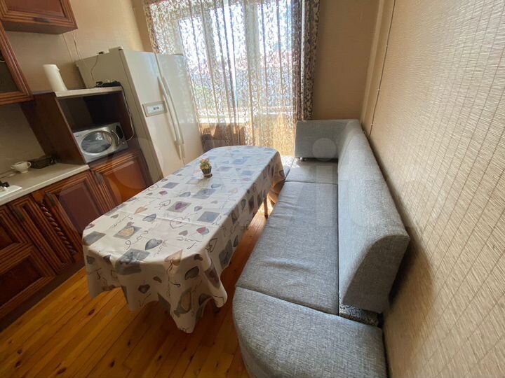 2-к. квартира, 80 м², 4/4 эт.