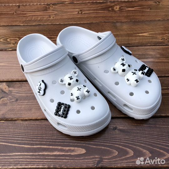 Кроксы сабо с джибитсами