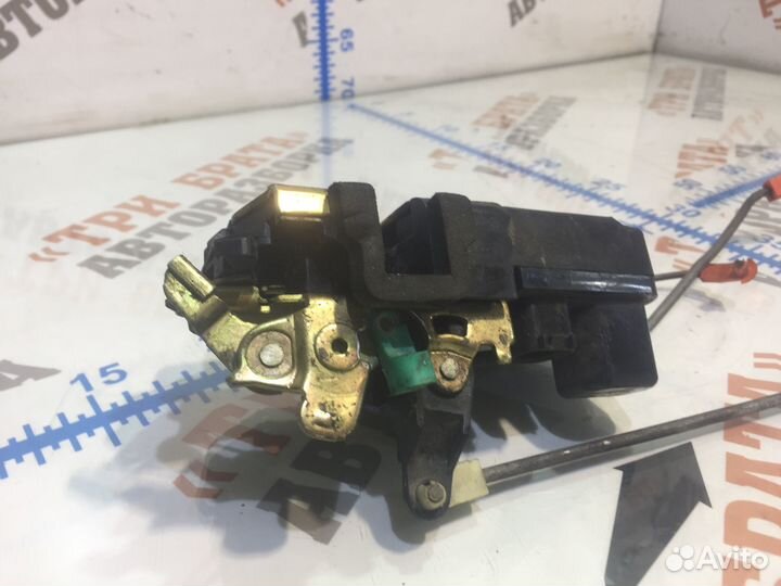 Крайслер 300M Замок передней двери Лев