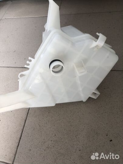 Бачок омывателя Toyota auris