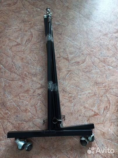 Вешалка напольная металлическая