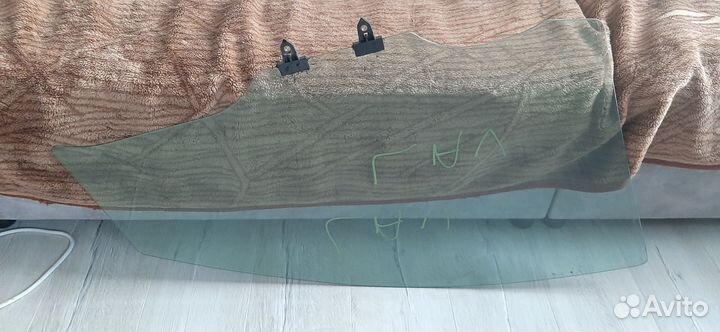 Стекло переднее левое Nissan Note E11