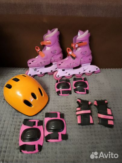Комплект:Коньки роликовые,шлем,защита