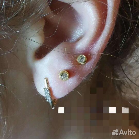 Прокалывание ушей пистолетом