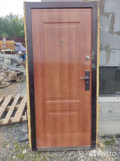 Дверь входная металлическая бу