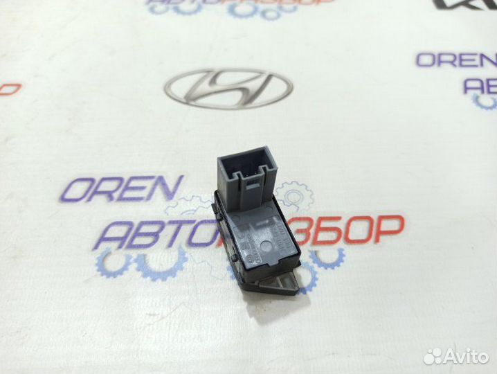 Кнопка стеклоподъемника задняя левая Skoda Octavia