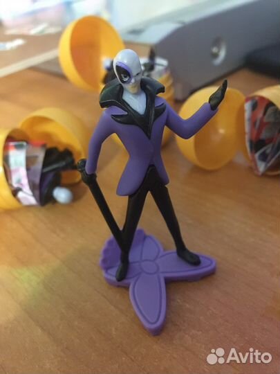 Бражник киндер игрушки из коллекции леди бак