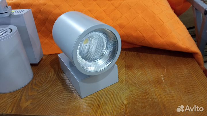 Светильники в магазин 4 шт