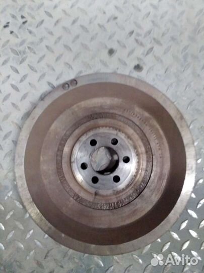 Маховик 03C105269AA от VW jetta 6 1.6