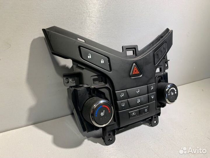 Блок управления климат-контролем Chevrolet Cruze