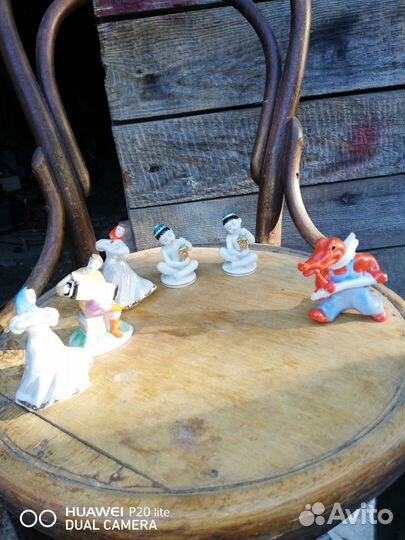 Фарфоровые статуэтки и блюдце