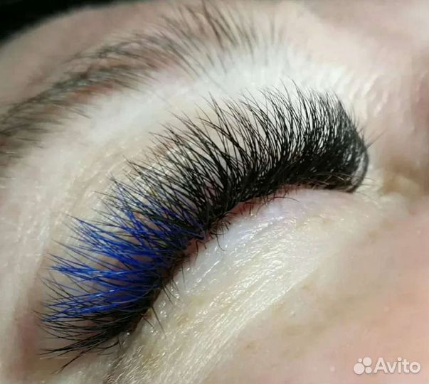 Наращивание ресниц и маникюр