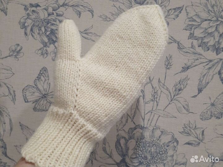 Новые варежки ручной работы