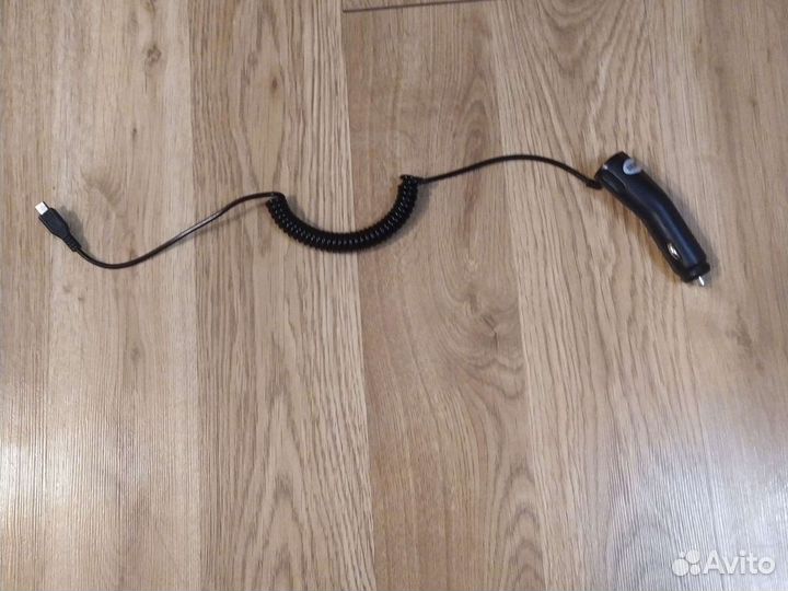 Автомобильное зарядное устройство для телефона