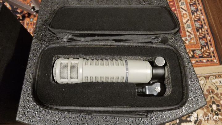 Микрофон Electro-Voice RE20