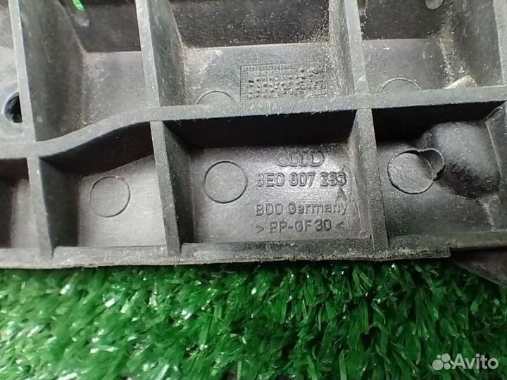 Кронштейн бампера передний левый Audi a4 b6 3066