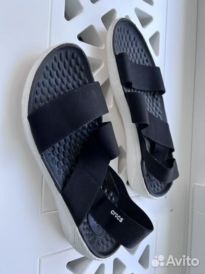 Сандалии для девочки Crocs w10