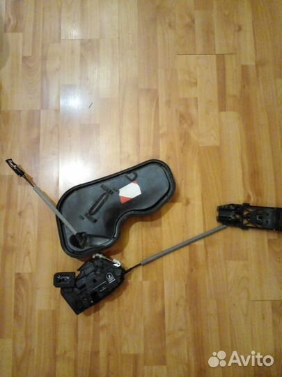 Замок двери задней левой VW polo