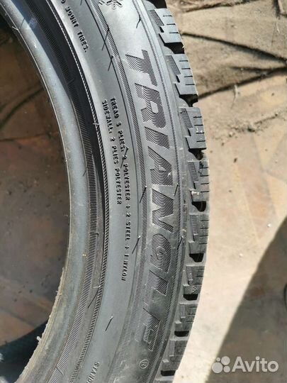 Triangle Snowlink TWT02 235/45 R18 98R