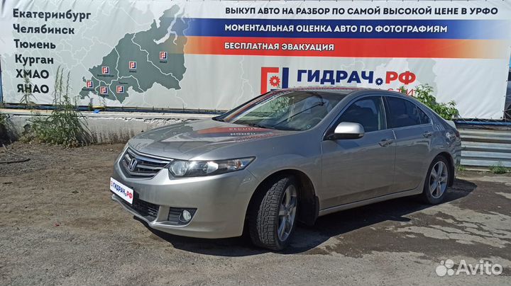 Стекло двери задней правой форточка Honda Accord 8