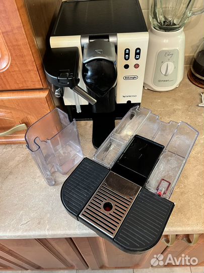 Кофемашина капсульная Delonghi Nespresso