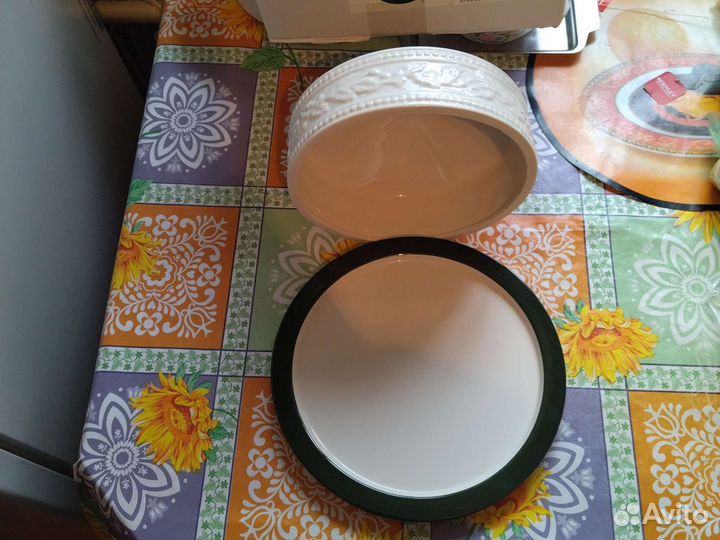 Фарфоровое блюдо с крышкой