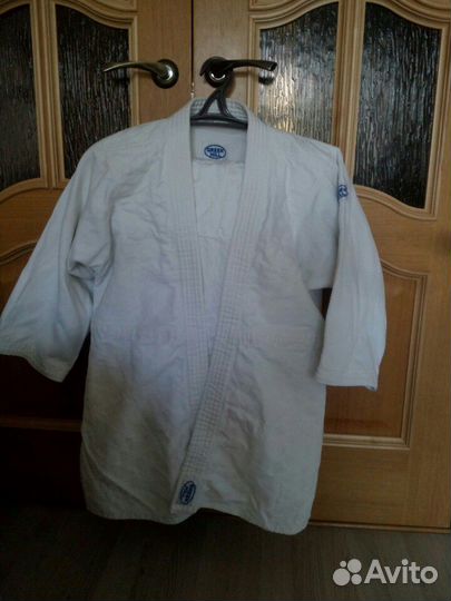 Форма для занятия единоборствами. Кимоно