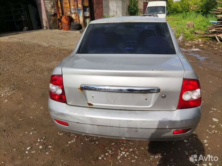 В разборе Лада Приора