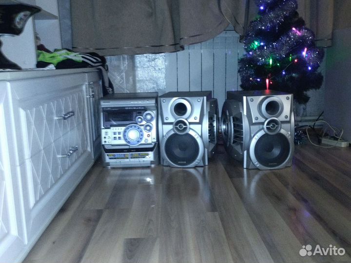 Samsung колонки проводные.Есть функция басы и т.д