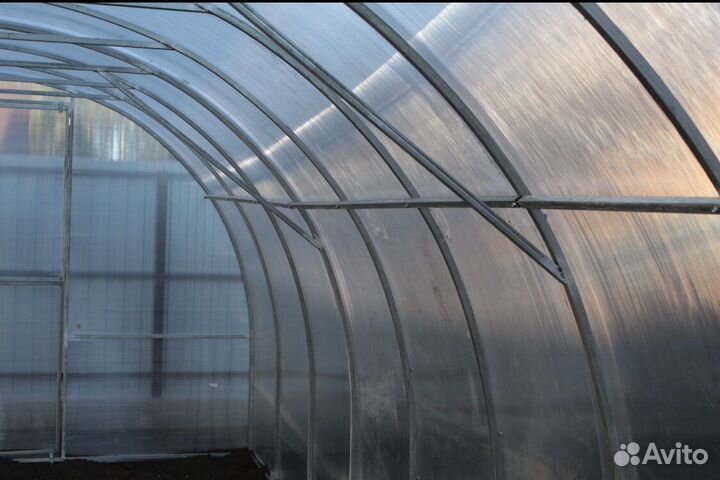 Теплица с цельно сварными дугами