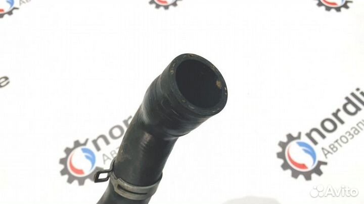 Патрубок системы охлаждения Volkswagen Bora седан