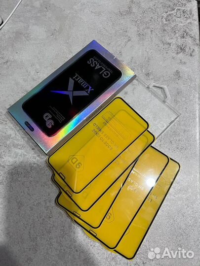 Защитное стекло на iPhone