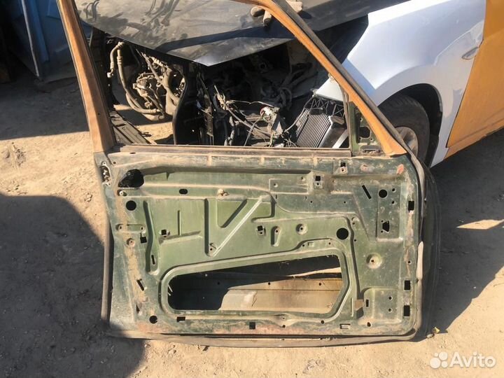 Дверь водительская Мерседес 126