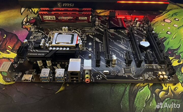 Материнская плата с процессором и памятью