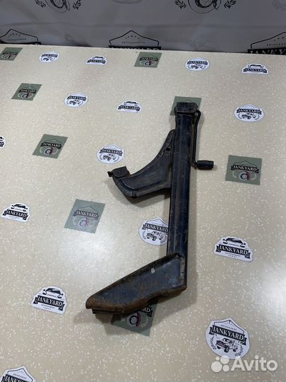 Домкрат заводской BMW E32