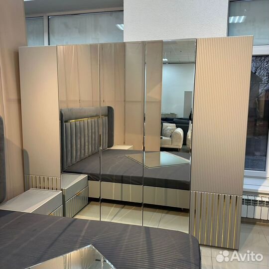 Спальный гарнитур