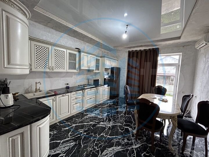 Дом 175,2 м² на участке 4,1 сот.