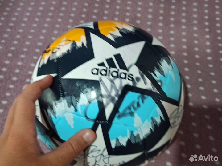 Футбольный мяч Лиги Чемпионов финала 2022 года