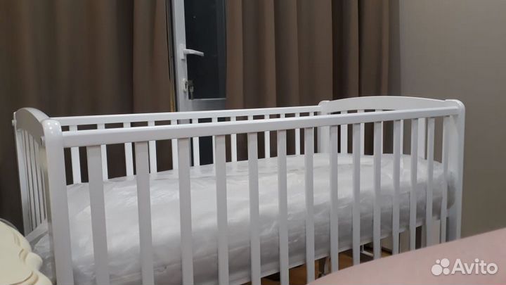 Продается кроватка Гандылян белая