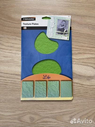 Трафарет и пластины для тиснения fiskars