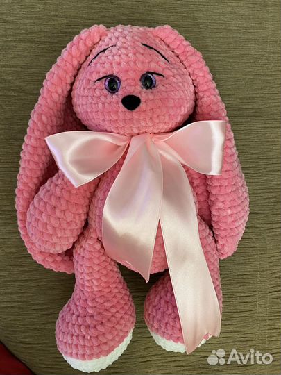 Вязаная игрушка зайка