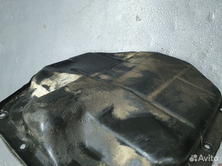 Масляный поддон двигателя Nissan MR20DE
