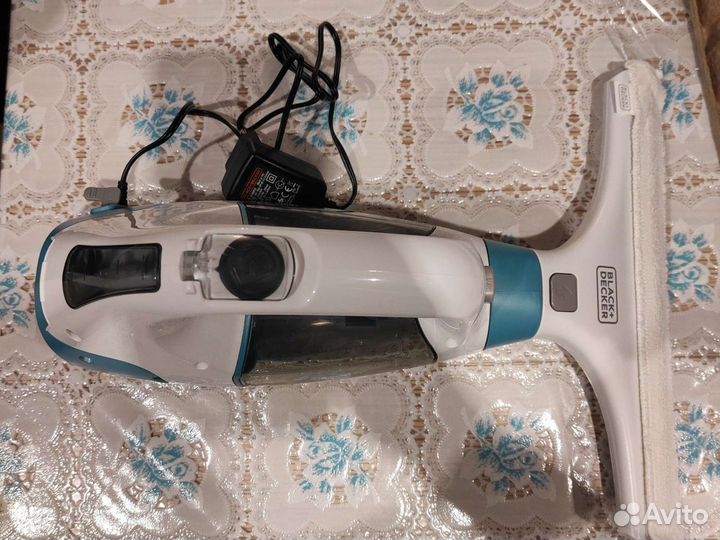 Аккумуляторный пылесос для стекол Black&Decker ww1