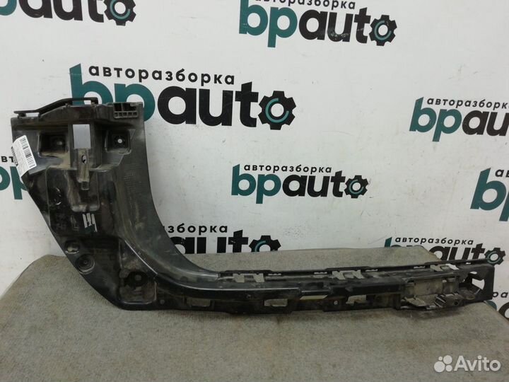 Кронштейн заднего бампера левый центральный