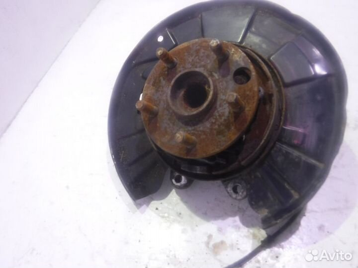 Кулак задний правый Лексус