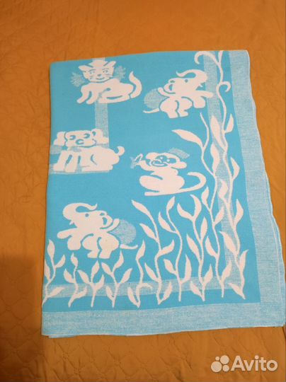 Одеяла и подушка в детскую кроватку