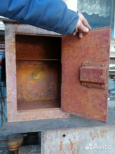 Сейф б/у торг